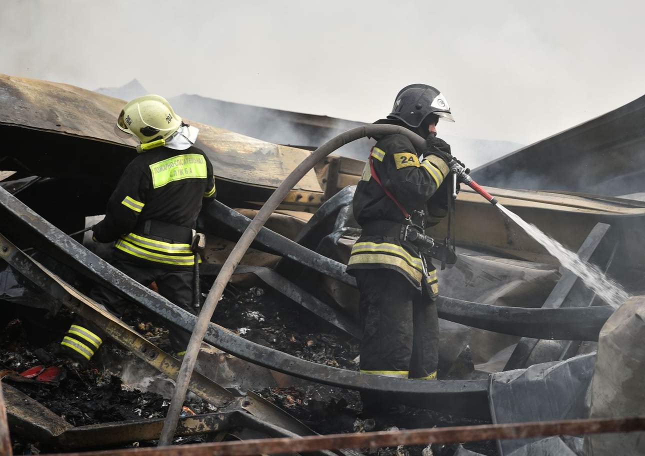 В Подольске огнеборцы МЧС России ликвидировали крупный пожар в нежилом здании