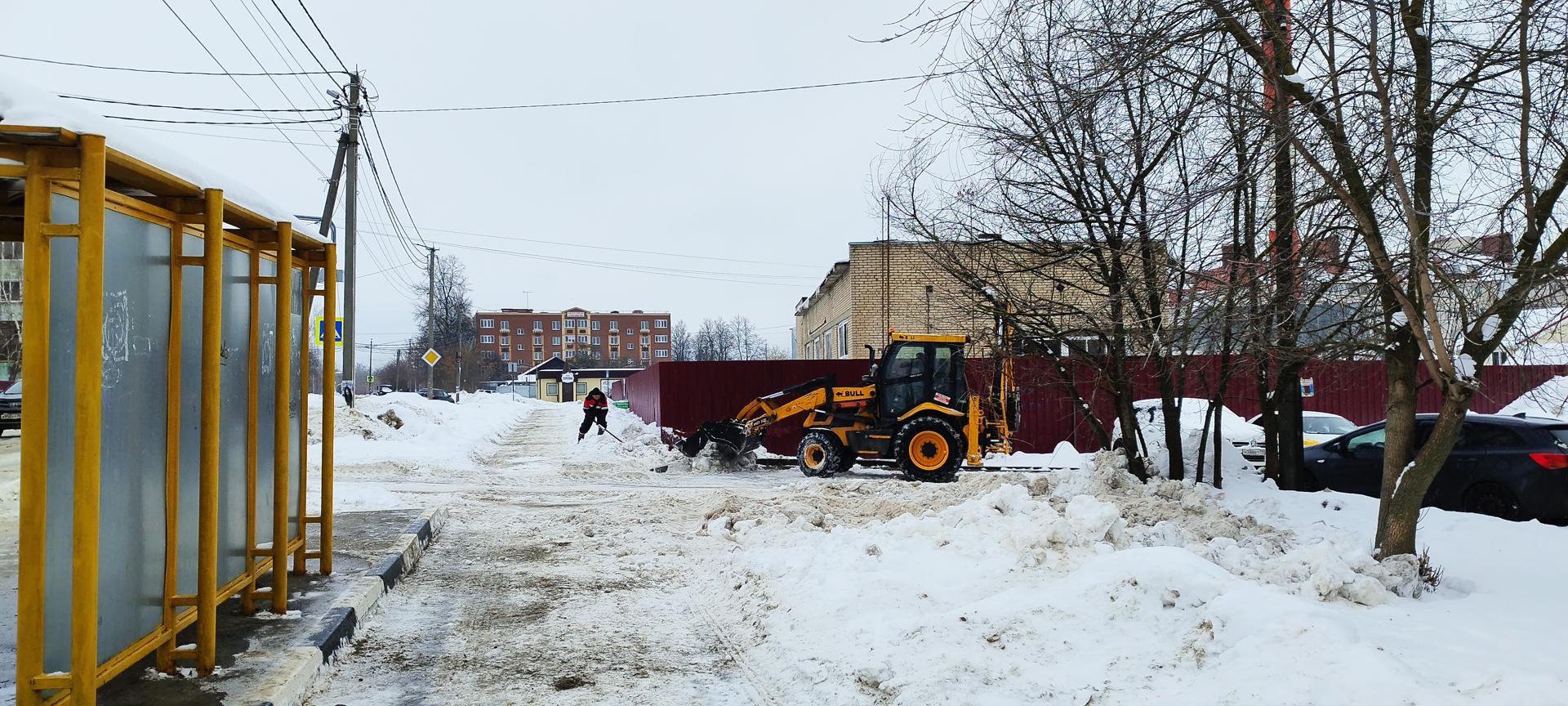 В Бронницах в круглосуточном режиме убирают от снега дворы и дороги |  REGIONS.RU / Бронницы