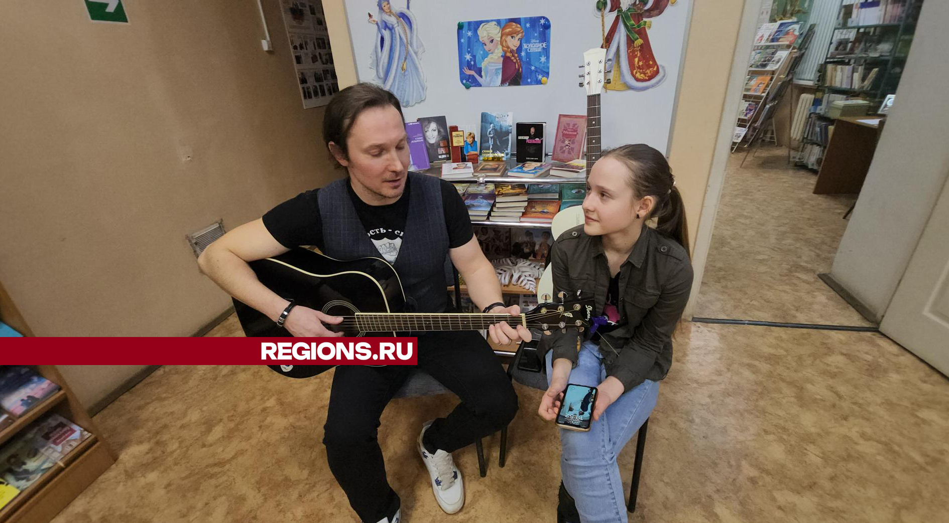 Семейный дуэт рок-музыкантов из Вологды покорил зрителей на городском «квартирнике»
