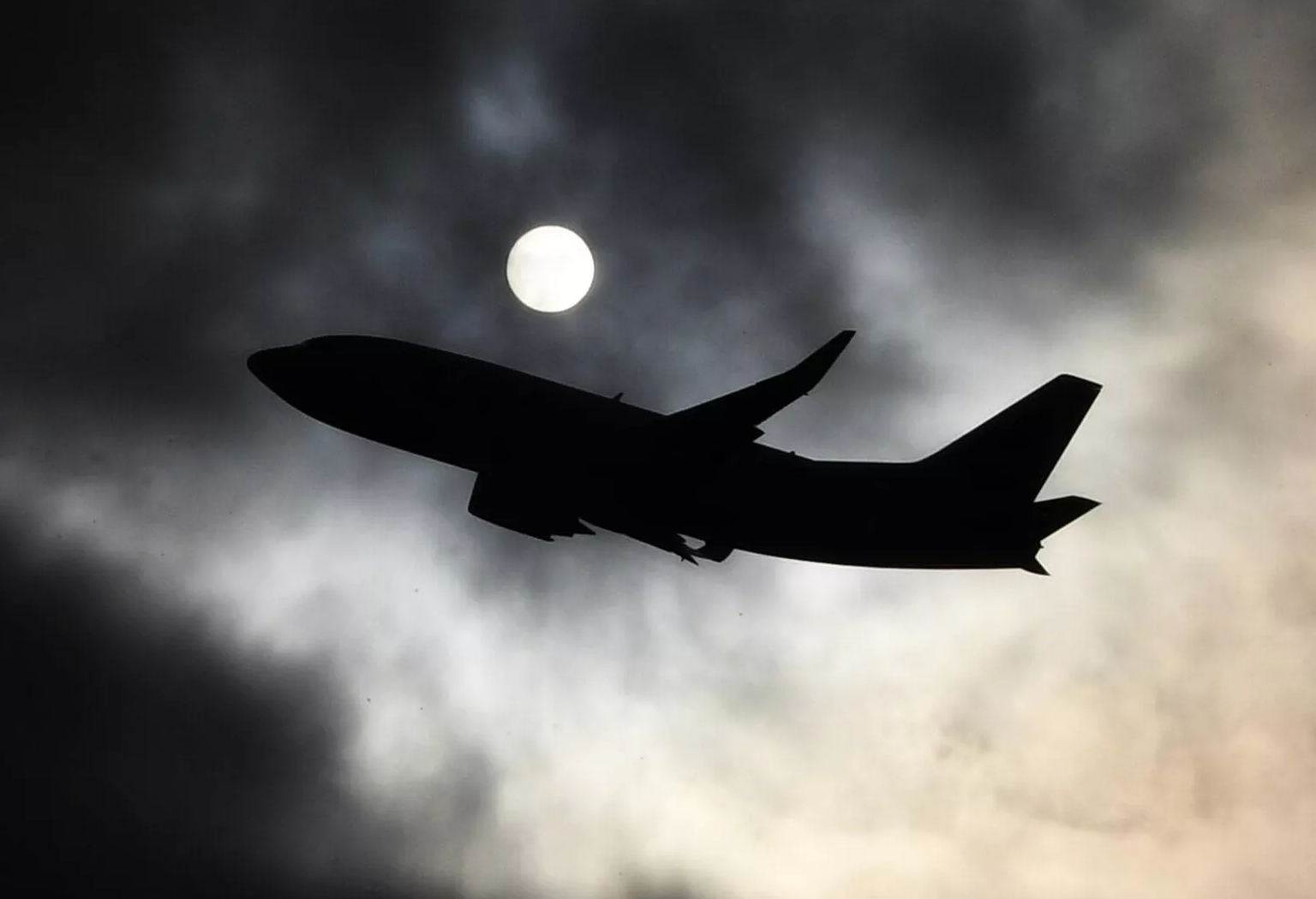 В Госдуме предложили обязать авиакомпании сажать пассажиров старше 75 лет с родственниками
