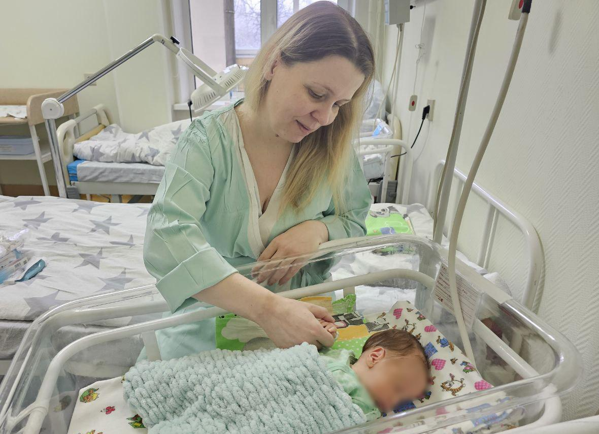 Врачи Видновского перинатального центра спасли малыша, который родился на два месяца раньше срока