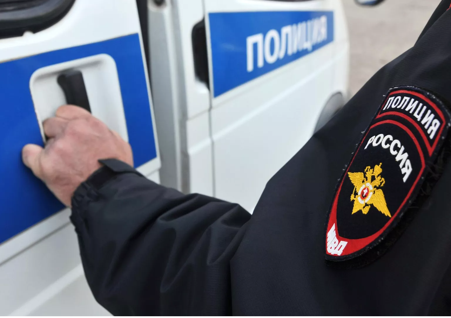 Поход в ресторан с молодой спутницей закончился для дважды судимого петербуржца выбитым глазом