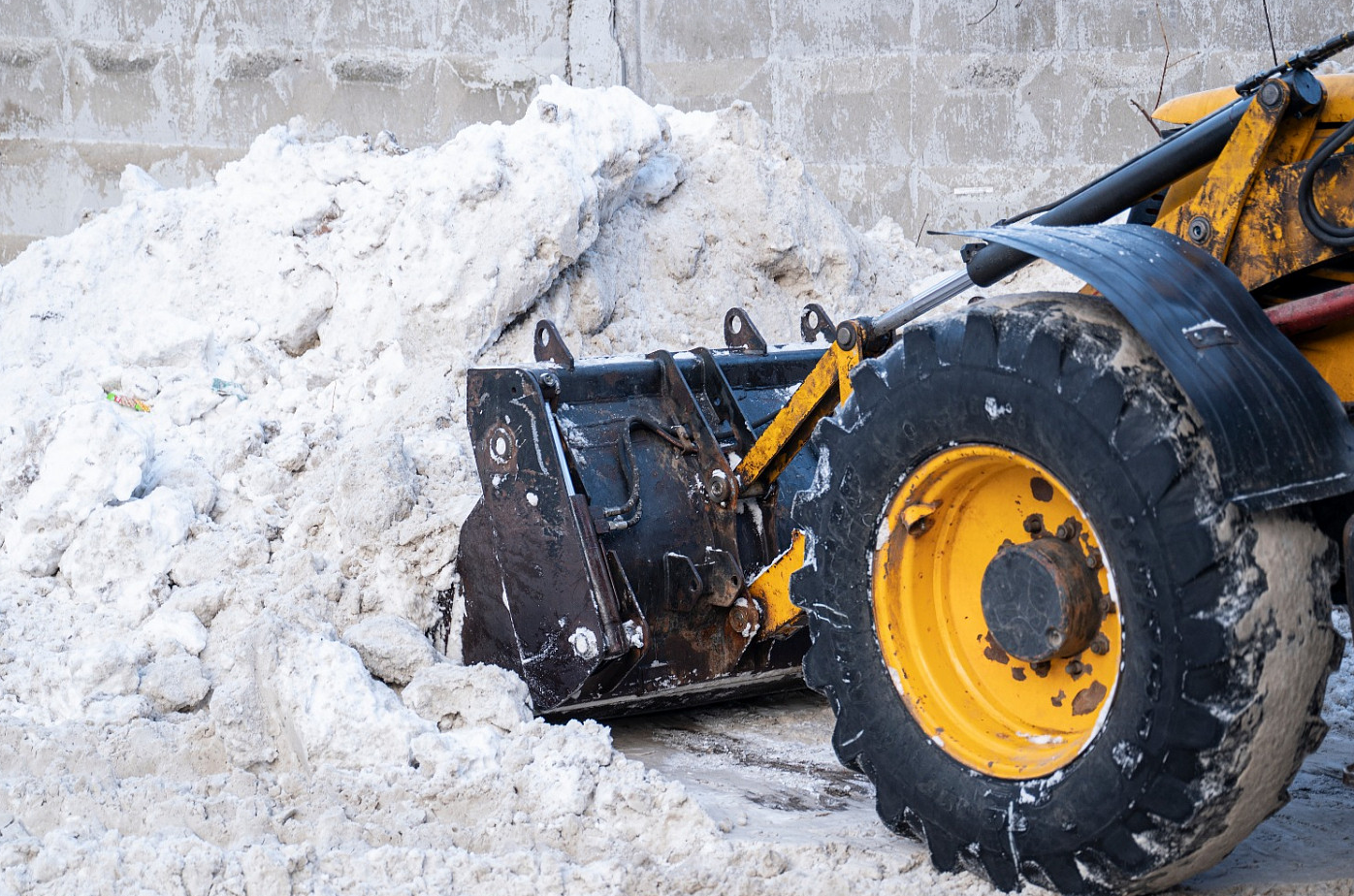 Коммунальщики вывезли свыше 7,5 тыс. кубометров снега на выходных