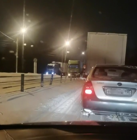 Старосимферопольское шоссе встало в пробке из-за аварии около Васильевского