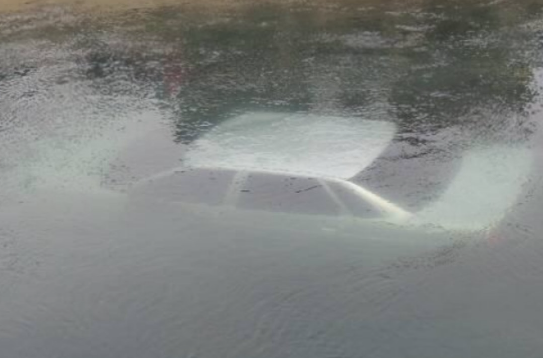 В Дагестане «приора» с детьми вылетела в водный канал