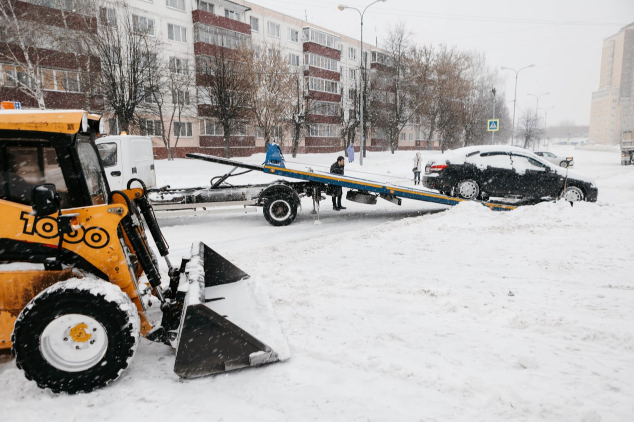 Несколько автомобилей переместили в Чехове для работы снегоуборочной техники
