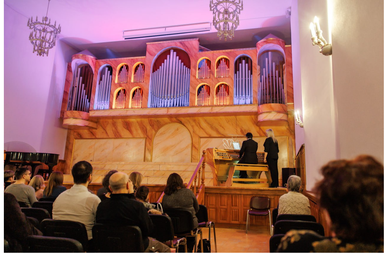 Жители насладились звучанием 30-регистрового органа на концерте «Шесть веков органной музыки»