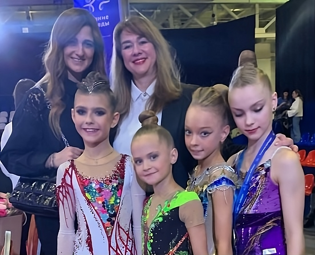 Селезнева гимнастка. Калякина виктория художественная гимнастика. Гимнастическая школа. Клуб пируэт художественная гимнастика москва. Гимнастика для девочек.