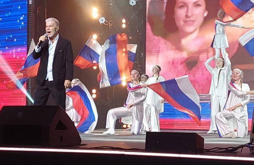 Танцоры из Дорохово выступили на столичном празднике вместе с Олегом Газмановым