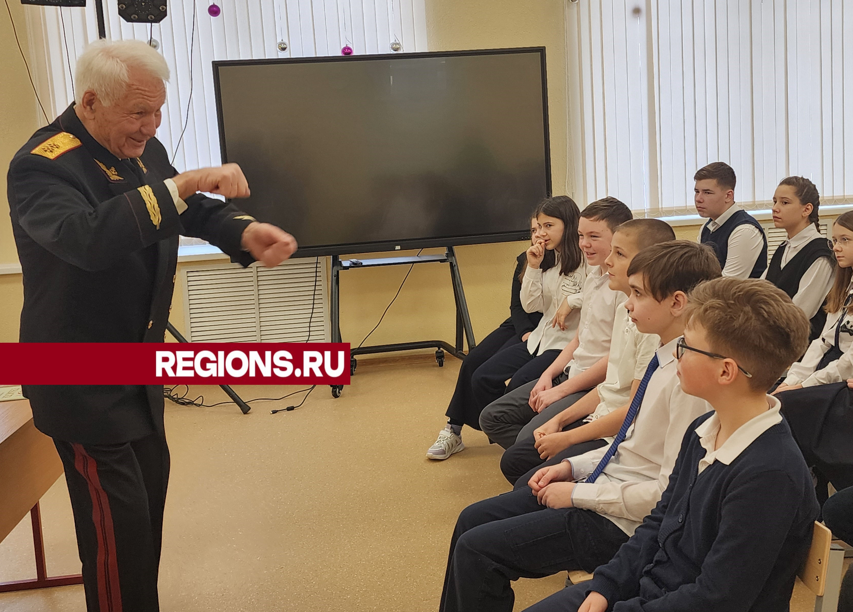 Генерал-лейтенант в отставке рассказал школьникам Истры о защите Севастополя и подвигах наших солдат
