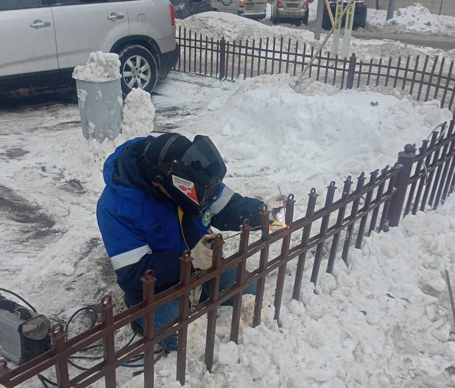 По заявке жителя на Комсомольской починили поврежденный забор