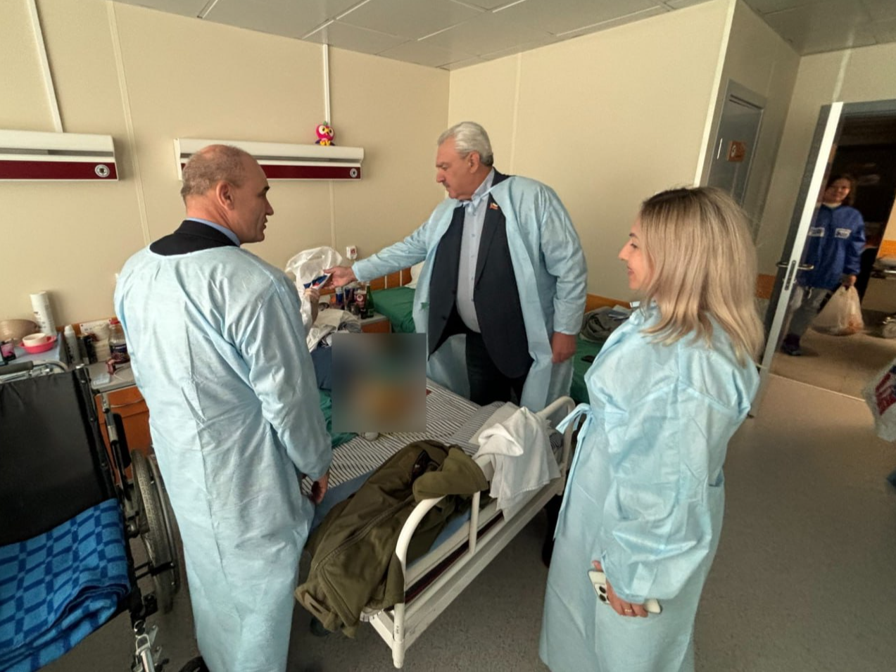Раненых участников СВО навестили краснознаменцы в местном госпитале