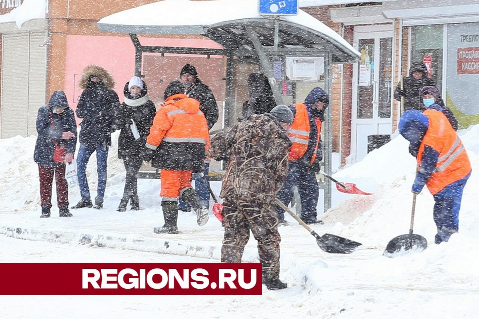 Буран и нулевая видимость: Москву и Подмосковье снова накрыла «черная» метель