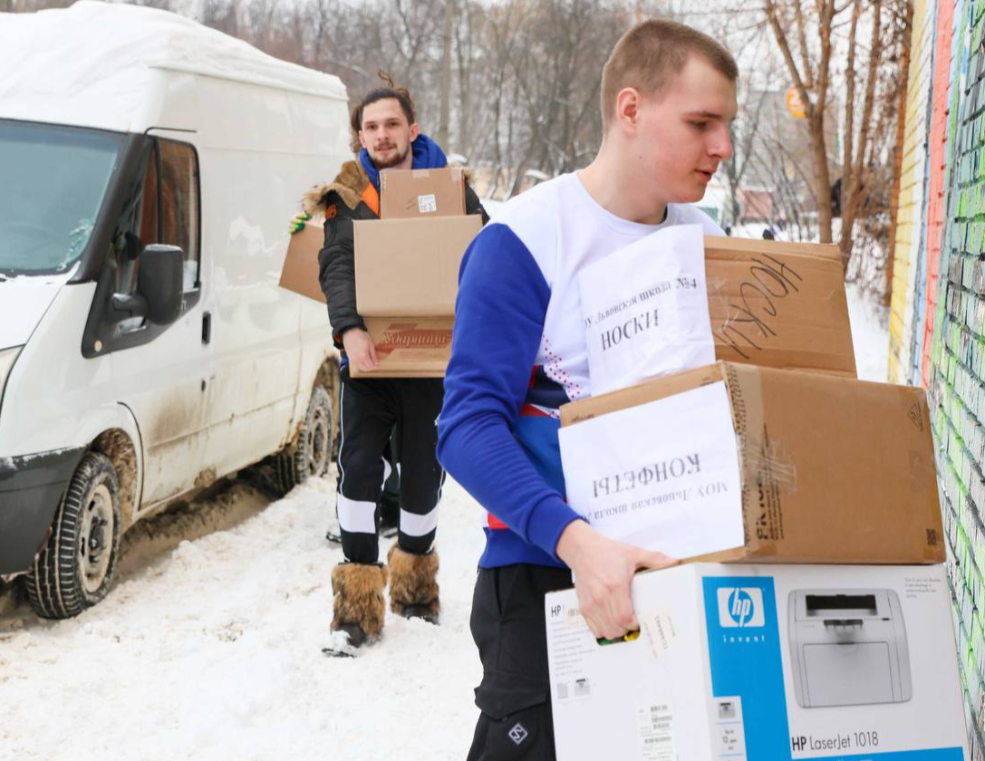 Бензопилы, генераторы, инструменты и продукты передали подольчане в зону СВО
