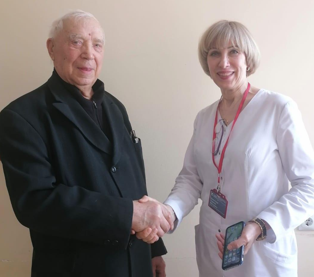 Офтальмологи Долгопрудненской больницы вернули 89-летнему мужчине возможность нормально видеть