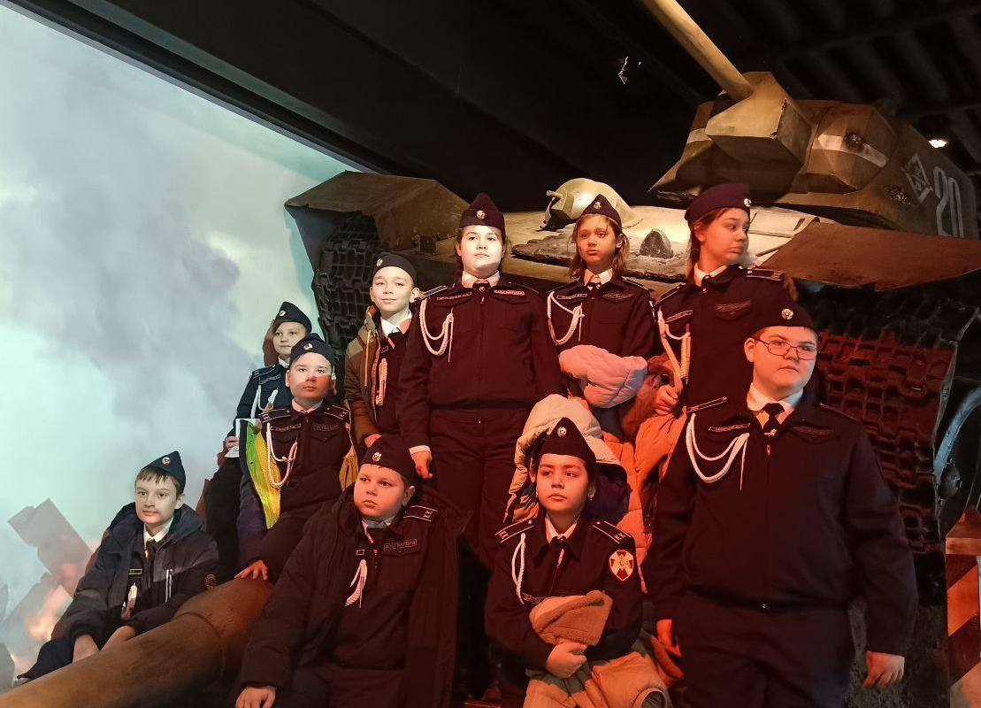 Кадеты гвардейского класса Росгвардии познакомились с экспозицией музея военно-патриотического парка «Патриот»