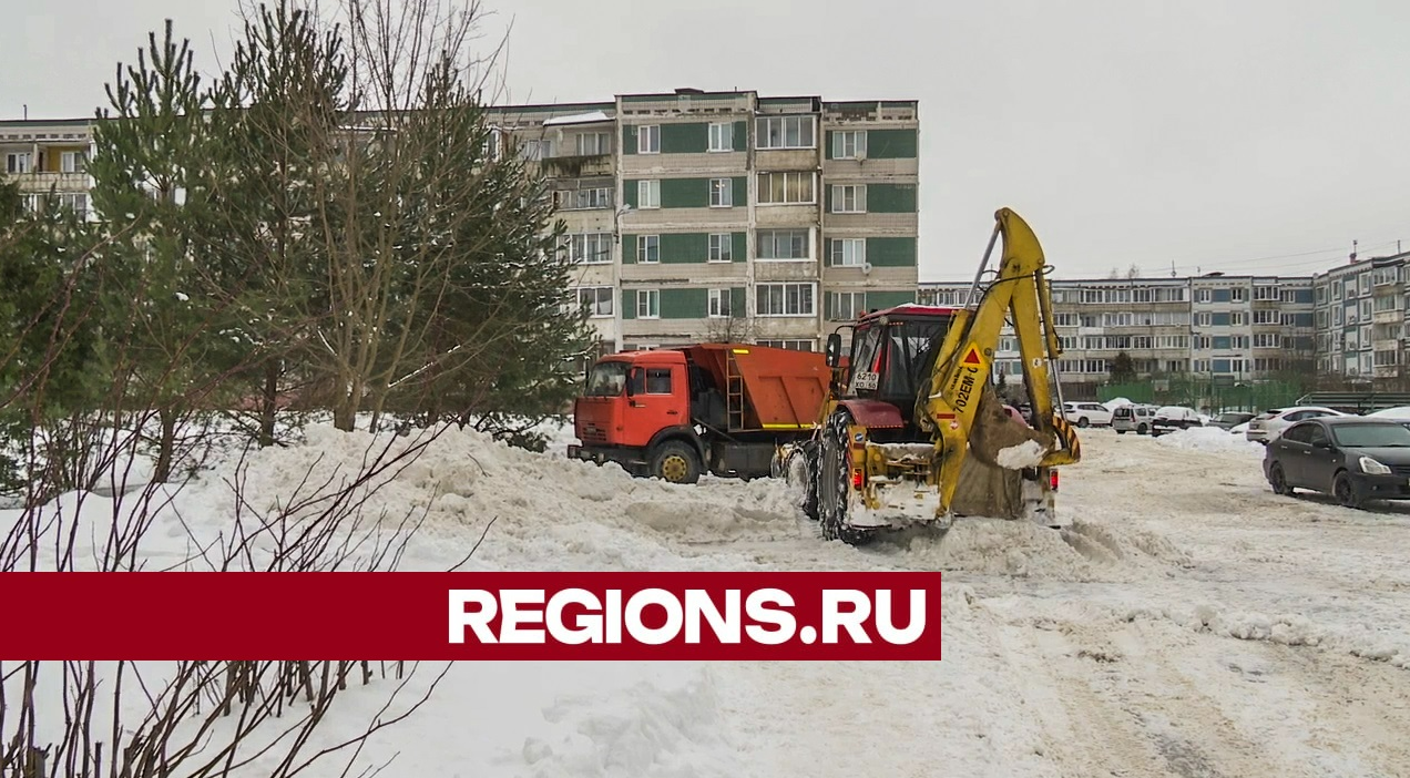 Около 500 кубов снега вывезли коммунальщики из Высоковска за день