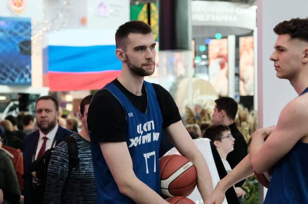 Баскетболисты округа подготовили мастер-классы для посетителей стенда Подмосковья на выставке-форуме «Россия»