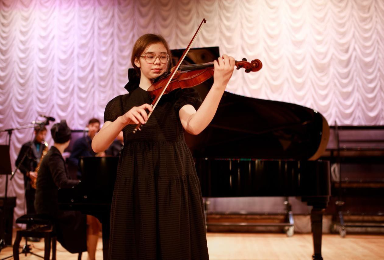 Юная скрипачка из Фрязина стала героиней спецпроекта «Открывая таланты»