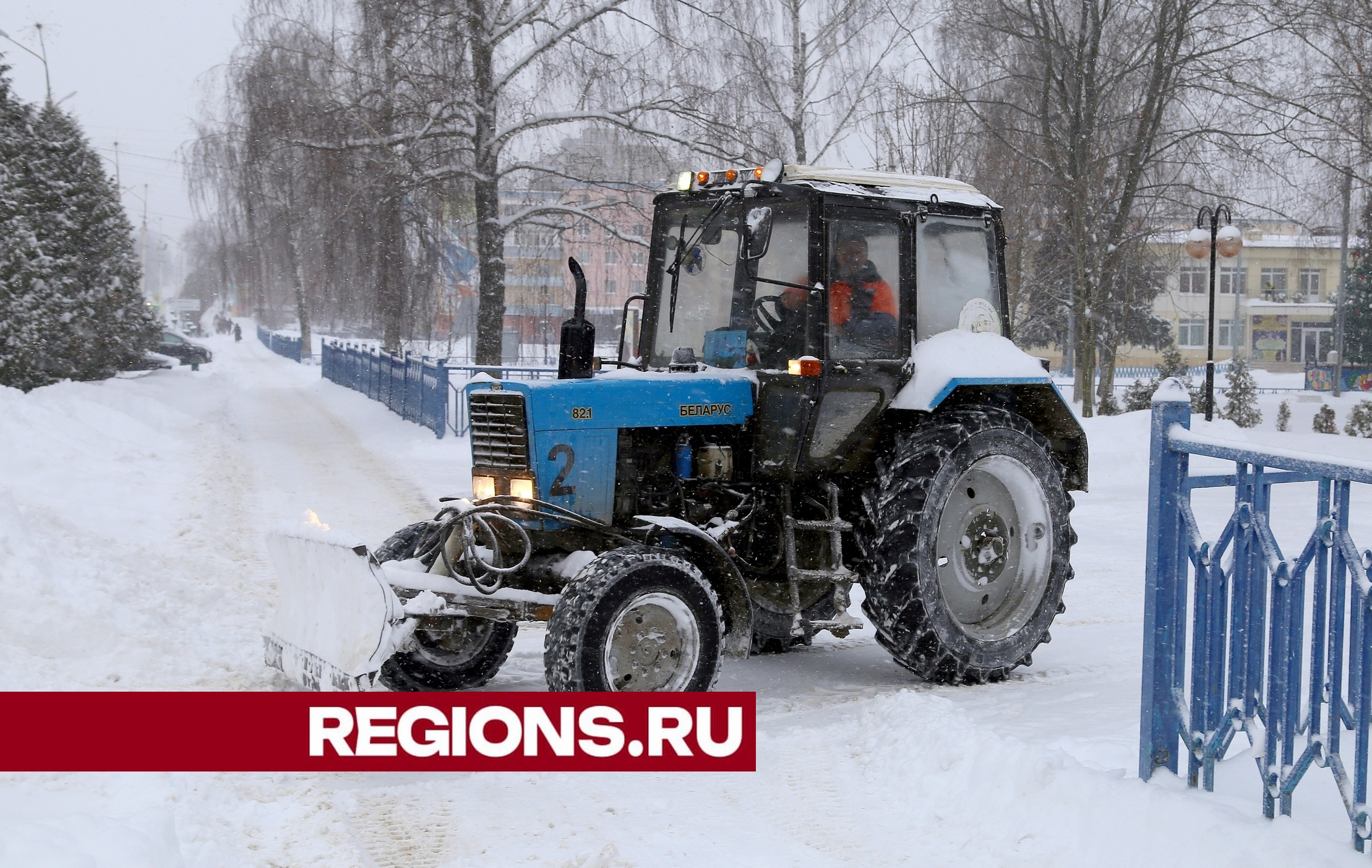 Водителей Ленинского призвали быть внимательными на дорогах в снегопад