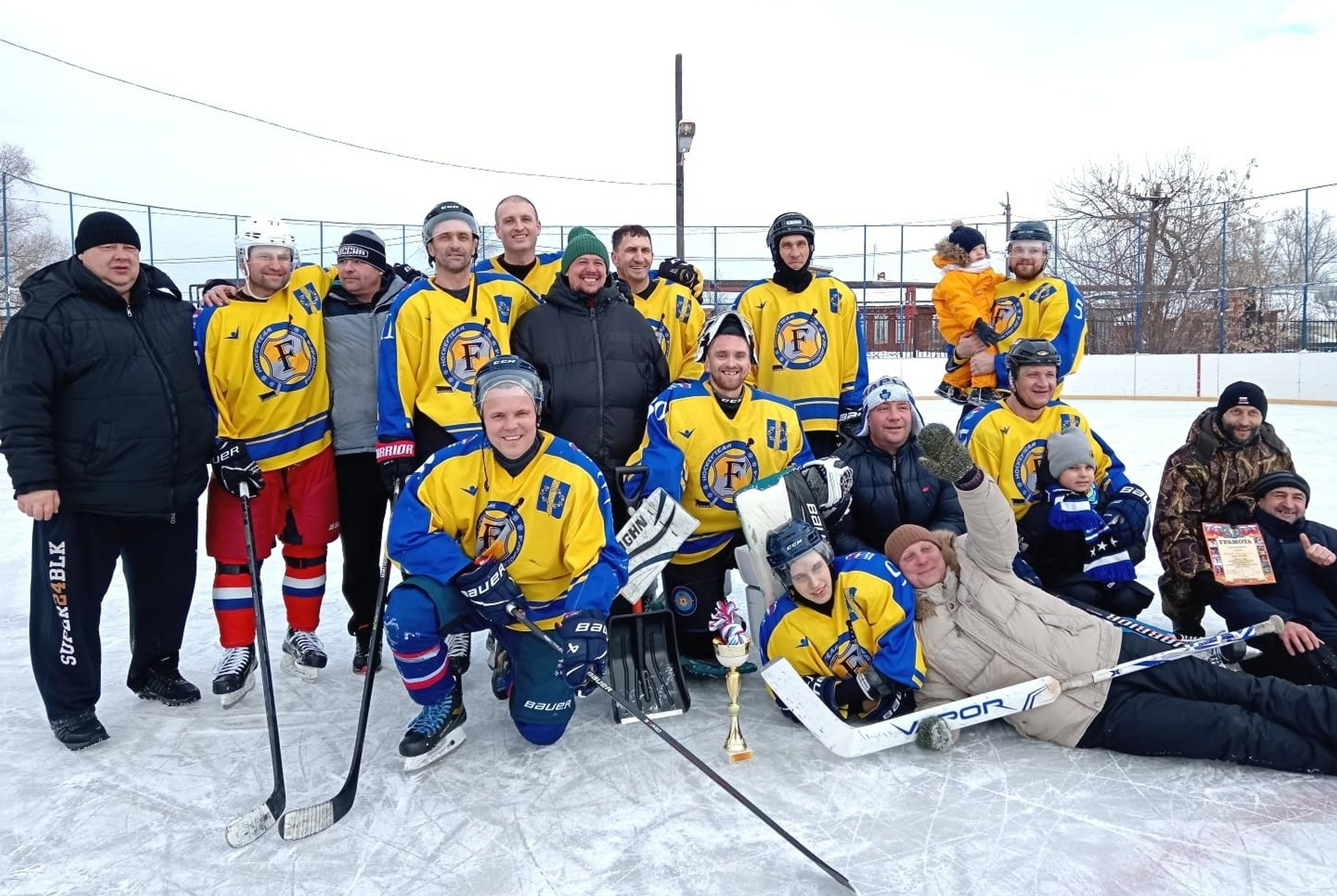 Команда «Фруктовая» завоевала Кубок главы городского округа Луховицы по хоккею