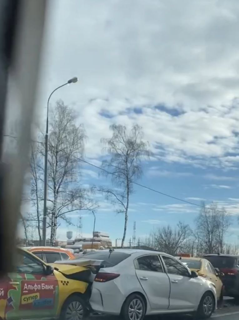 Как в бильярде: на Дмитровском шоссе столкнулись пять легковушек