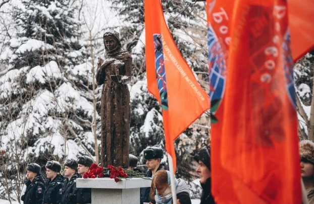 На улице Талсинская открыли монумент «Скорбящая мать»
