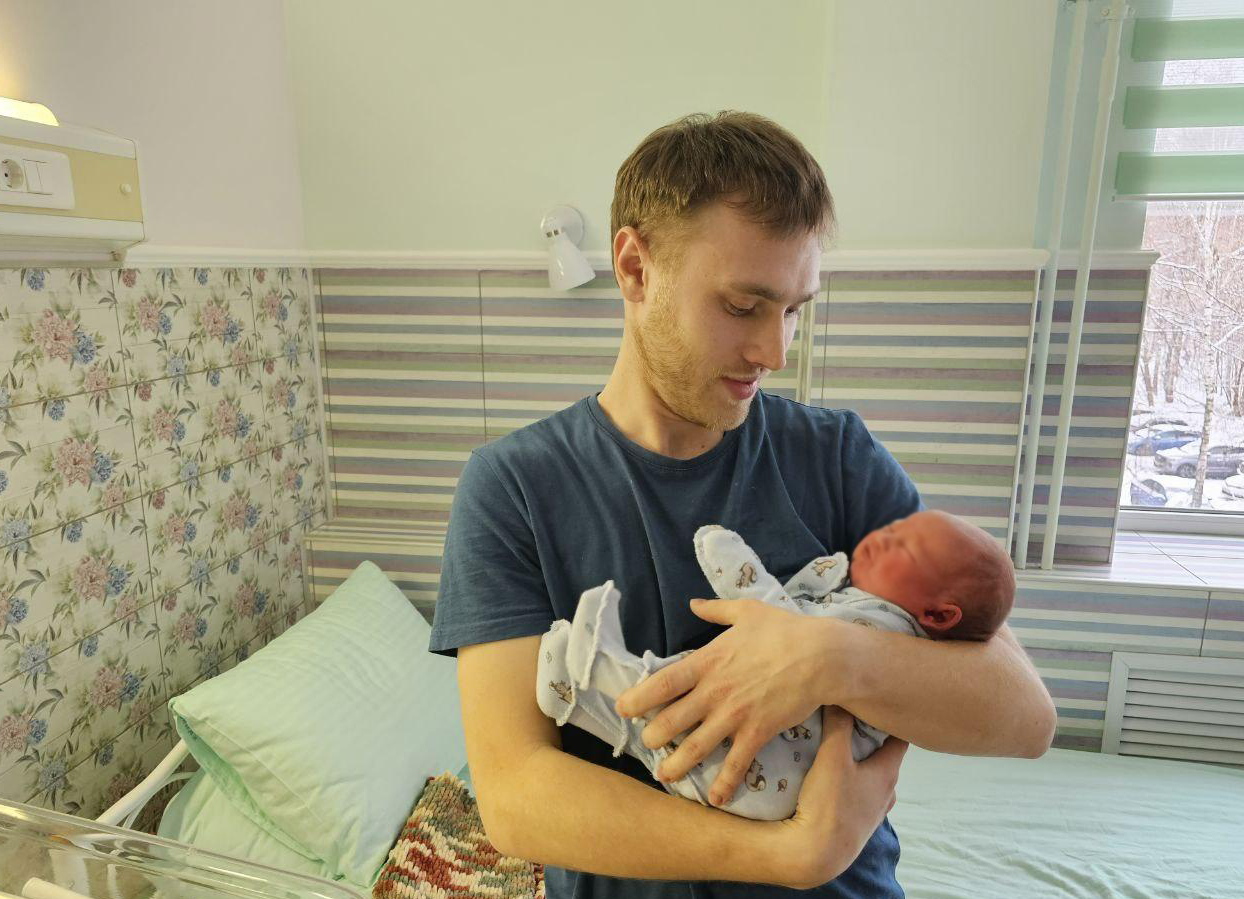 Отец выходил недоношенного сына, взяв на себя дежурство в отделении патологии новорожденных