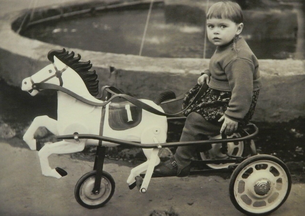 Ретрофотографии покажут коломенцам на выставке «Дети и лошадки»