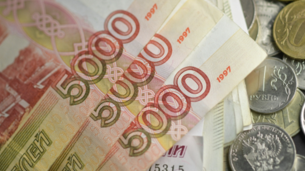 Росстат сообщил о реальном росте зарплат в РФ за прошлый год более чем на семь процентов