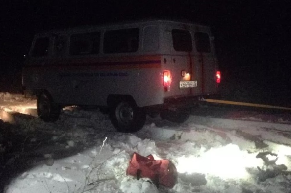 В горах Крыма эвакуировали автомобили с детьми