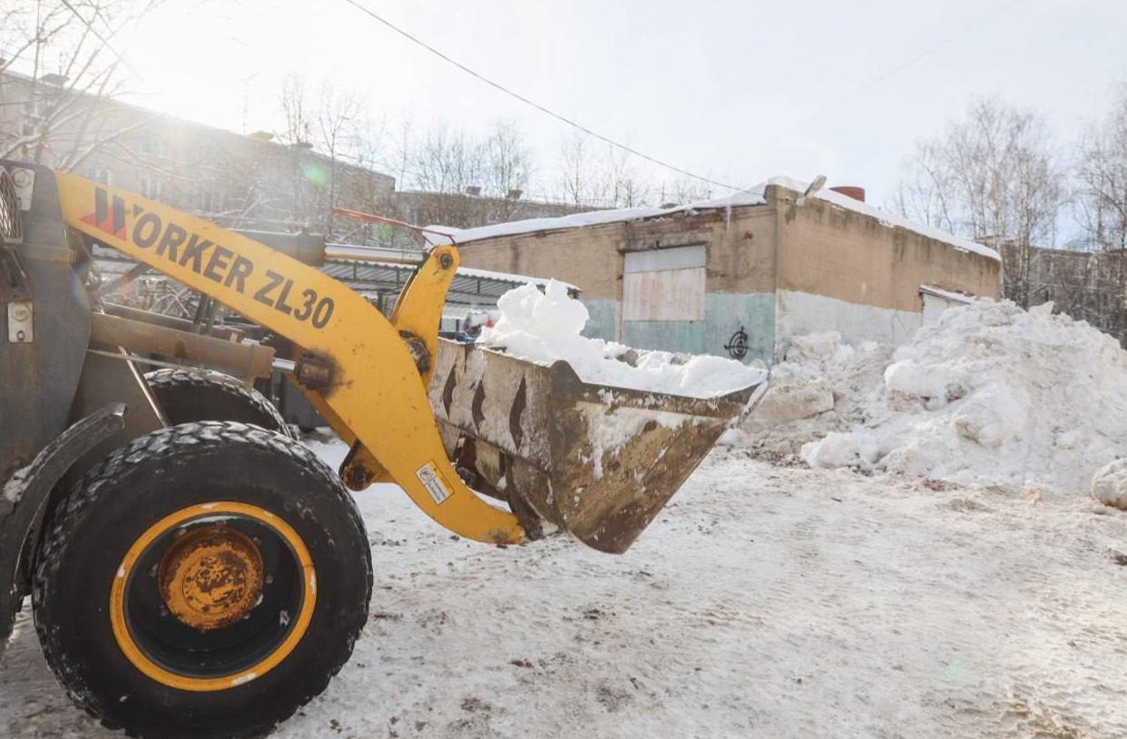 Коммунальщики очистят от снега более 40 улиц округа в понедельник