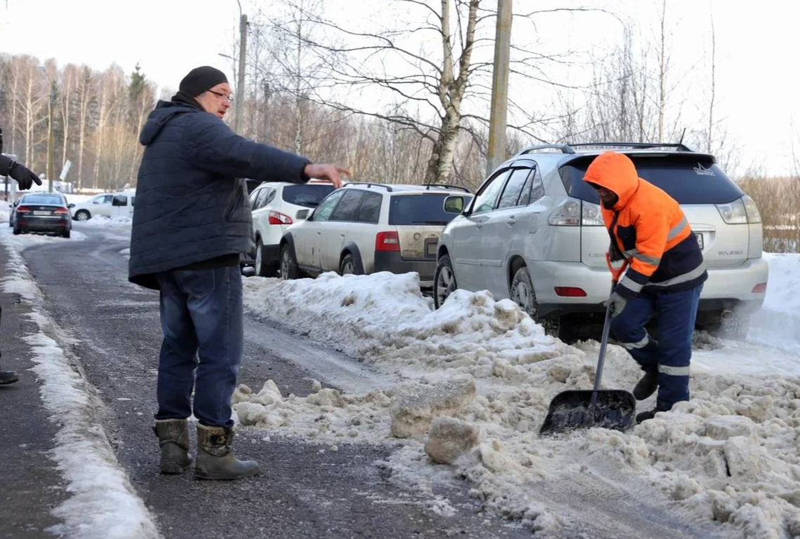 Замглавы Солнечногорска проверил качество уборки снега в микрорайоне Тимоново