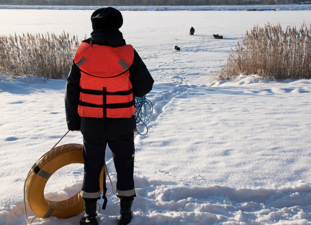 Спасатели обнаружили угрозу выхода на лед Южного озера