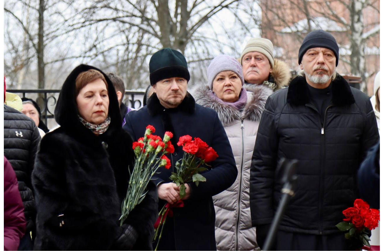 В поселке Жилево открыли мемориальную доску погибшему герою СВО Максиму Устинову