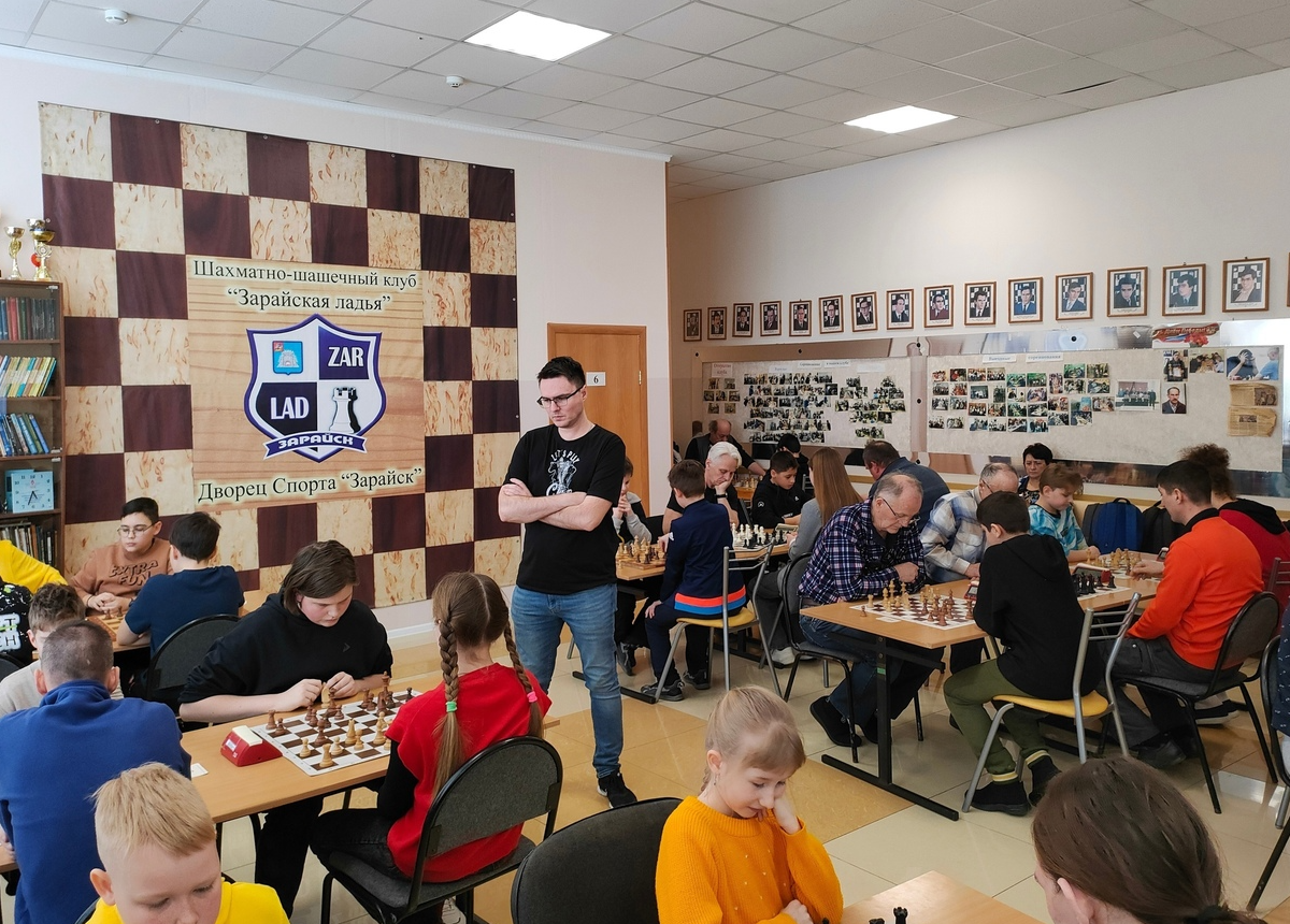 В шахматном турнире во дворце спорта «Зарайск» приняли участие 44 спортсмена из семи городов Подмосковья и Рязанской области
