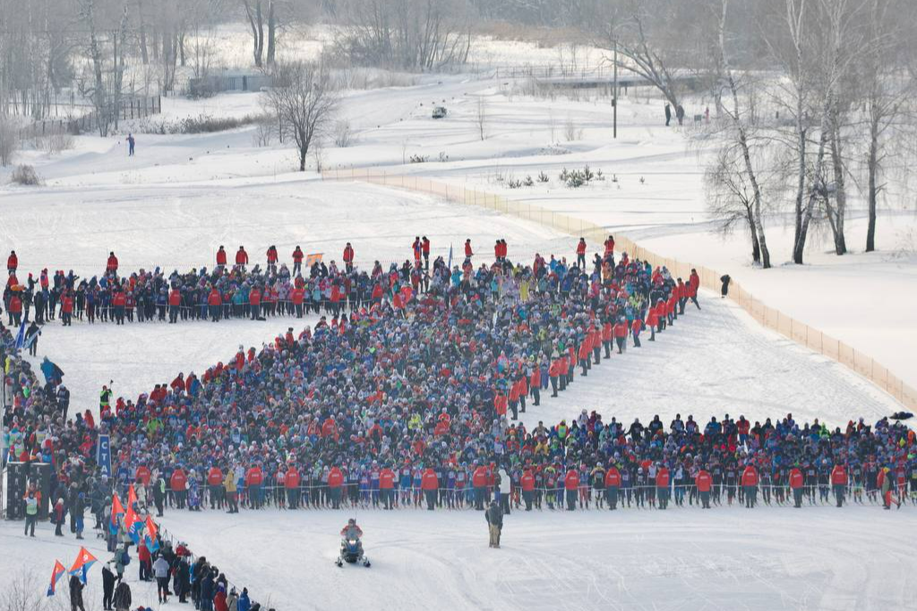 Около 10 тысяч человек собрались на «Лыжню России – 2024» в Подмосковье