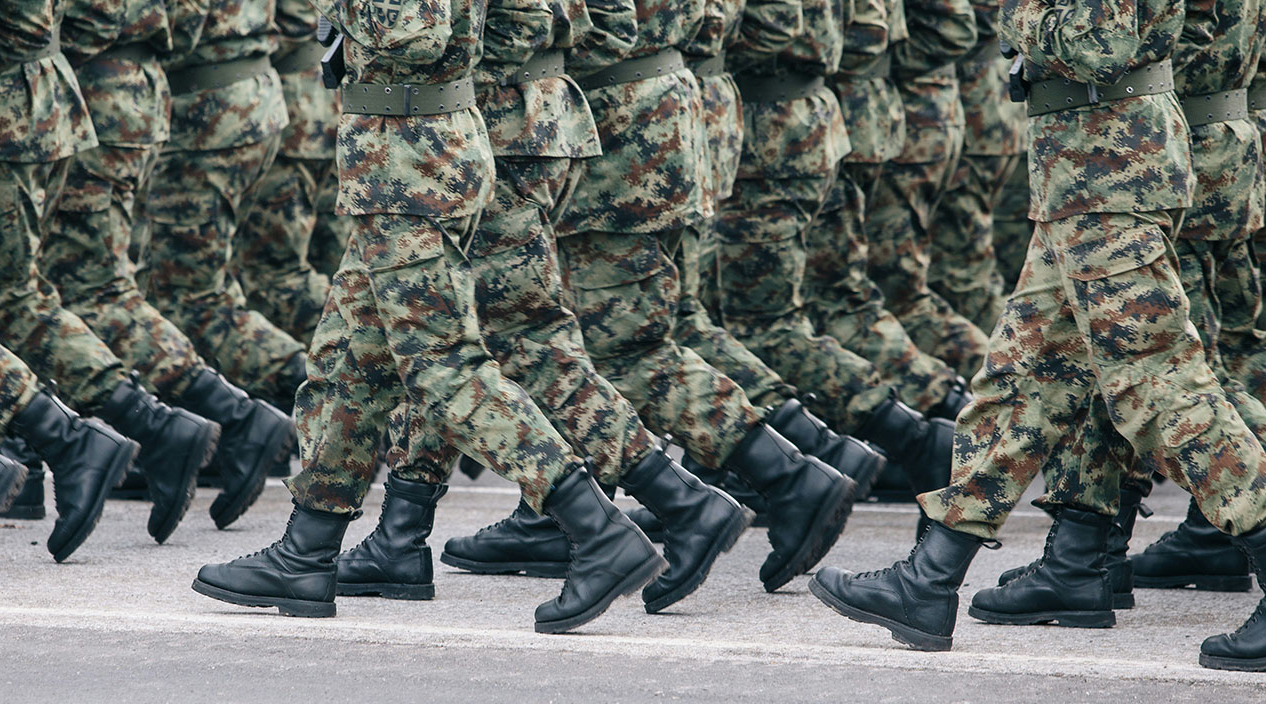 Помада, тушь, противогаз: политолог из Химок призвал женщин пройти военную подготовку