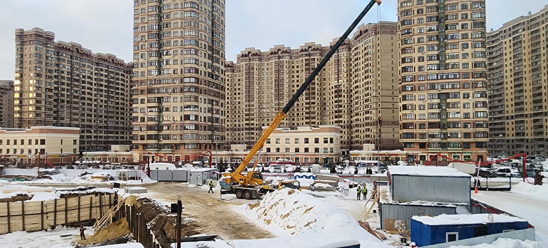 На строительной площадке физкультурно-оздоровительного комплекса приступили к возведению фундамента здания