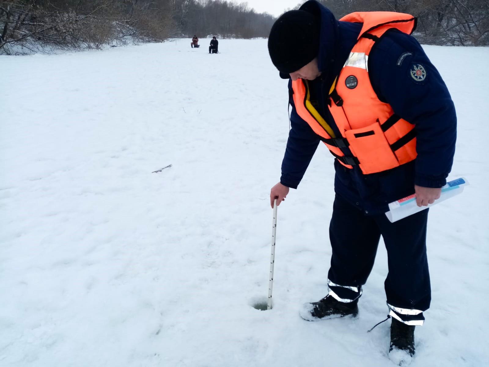 Спасатели посоветовали коломенским рыбакам не выходить на водоемы во время сильных снегопадов