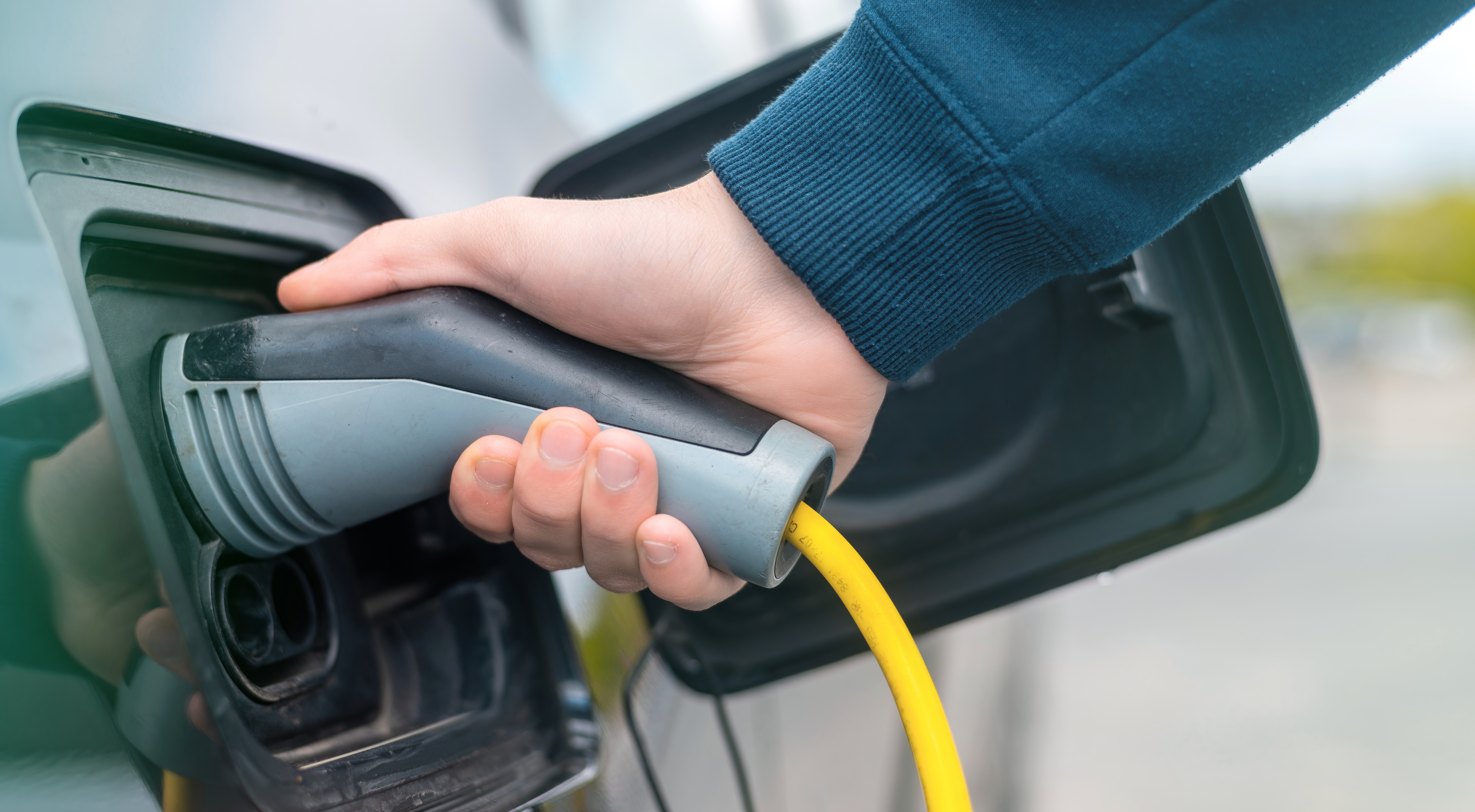 Дешево и экологично: где зарядить электромобиль в Истре