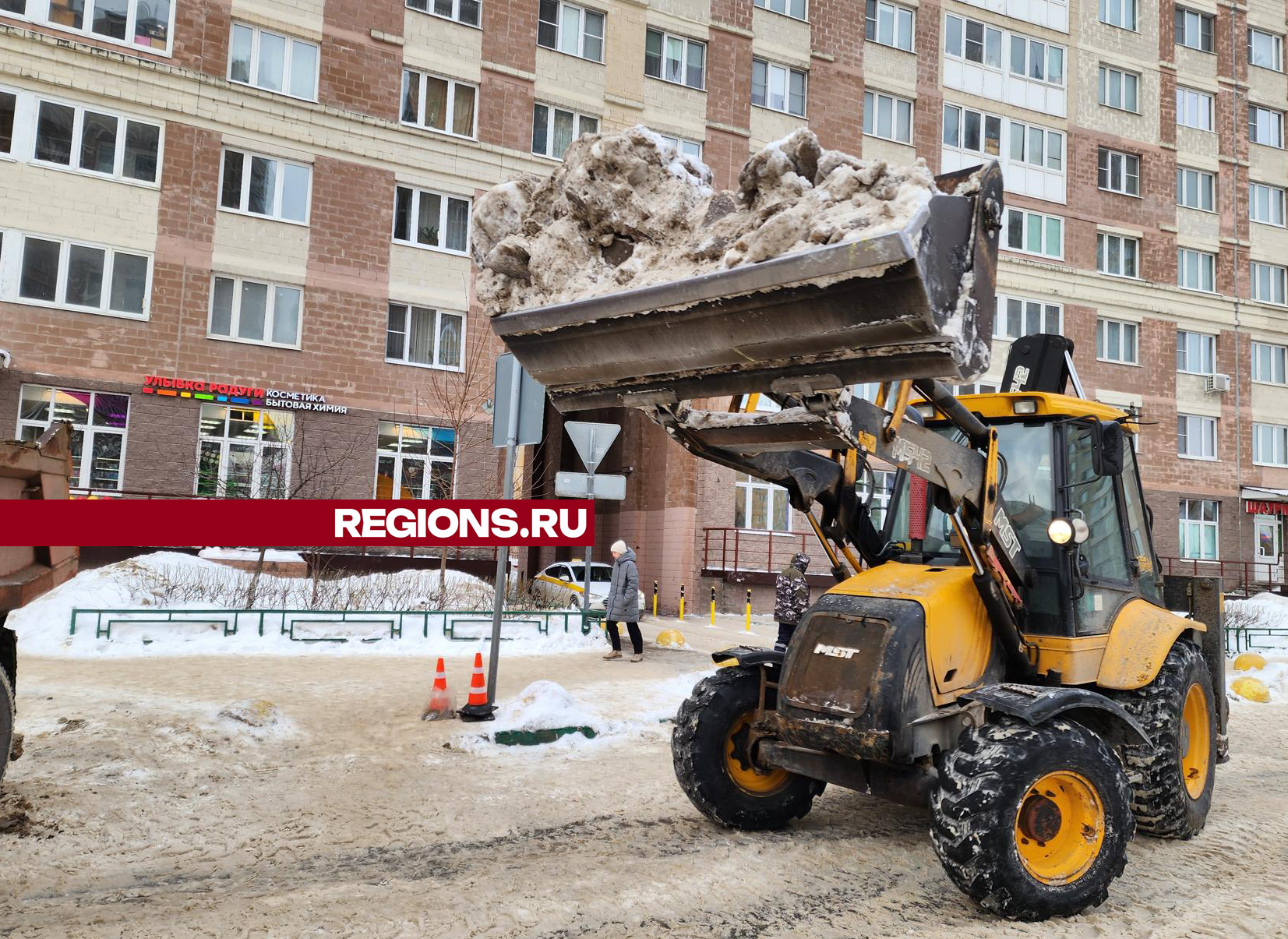 800 кубических метров снега вывезли с дорог и общественных пространств  округа | REGIONS.RU / Подольск