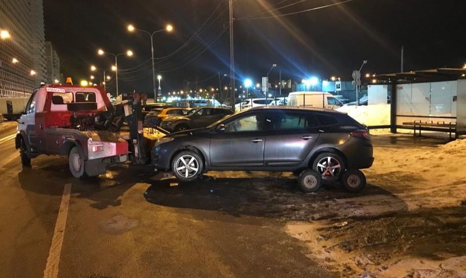 В минувшем году более 160 тыс неправильно припаркованных авто было эвакуировано