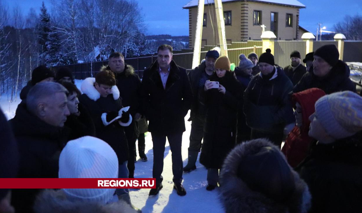 Жители Волоколамска поблагодарили трактористов, которые расчищают улицы после снегопадов