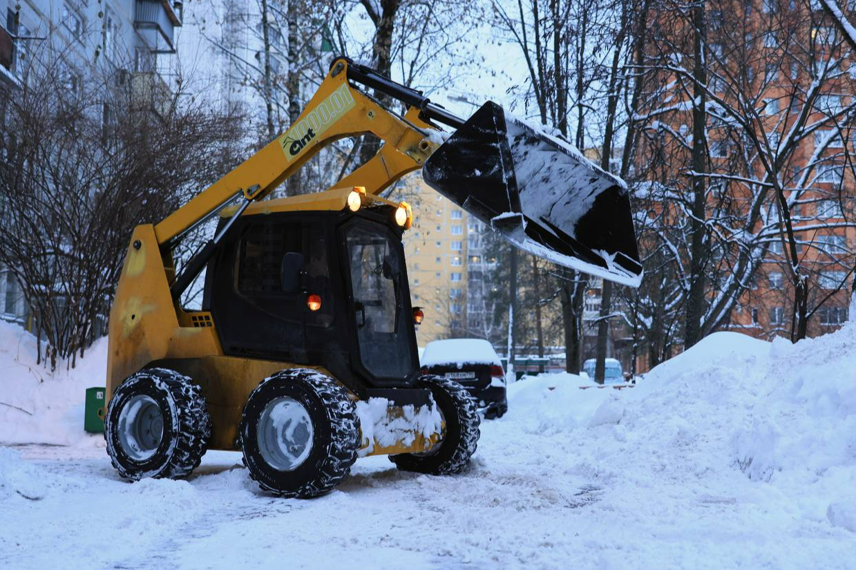 Городские коммунальщики перешли на усиленный режим работы из-за циклона 