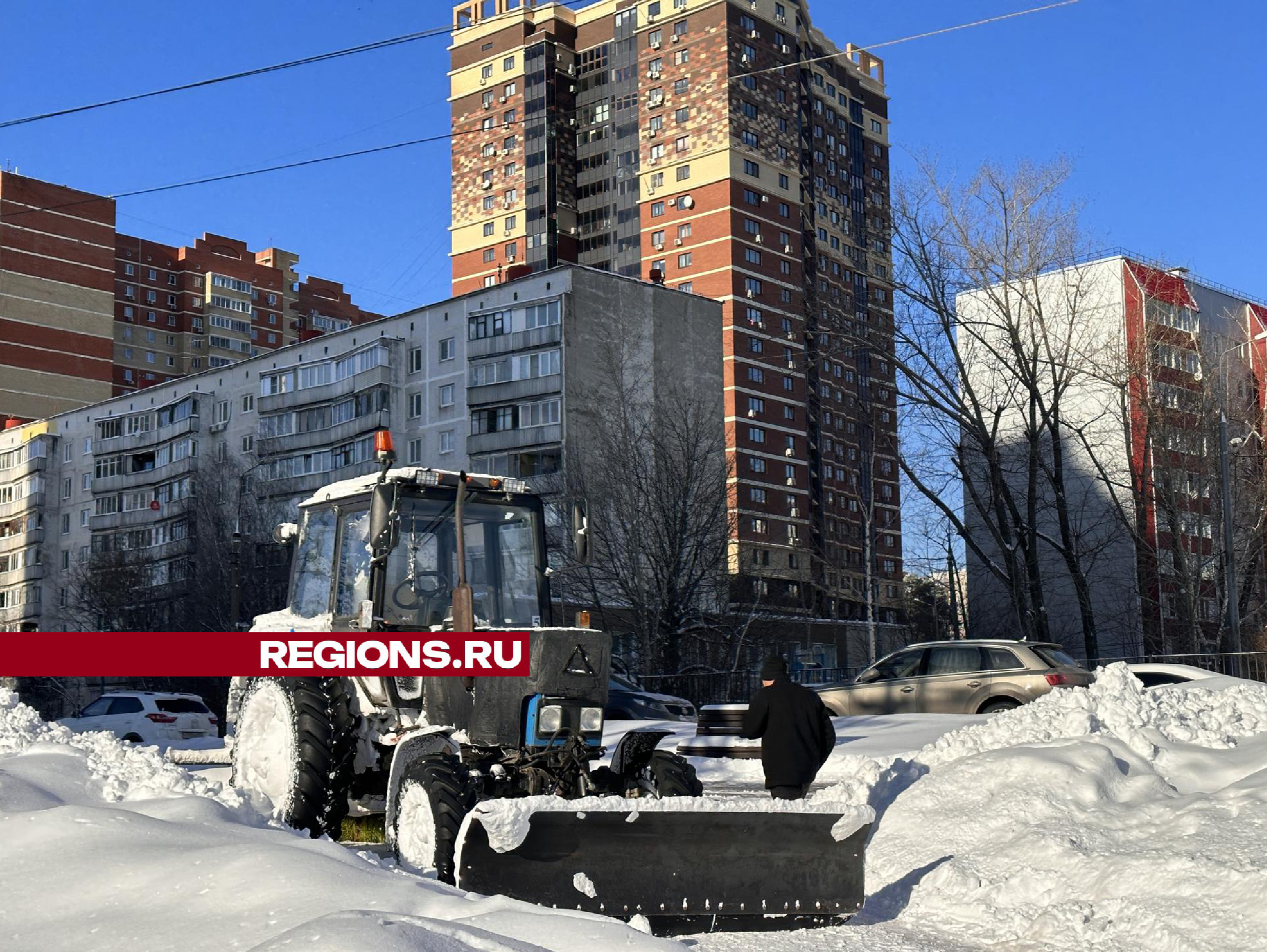 Сквер «Союзный» очищают от снега по особому регламенту