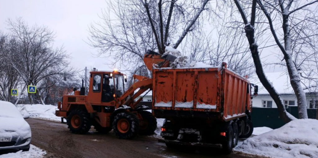 В Подольске на уборку снега вывели более 50 единиц техники