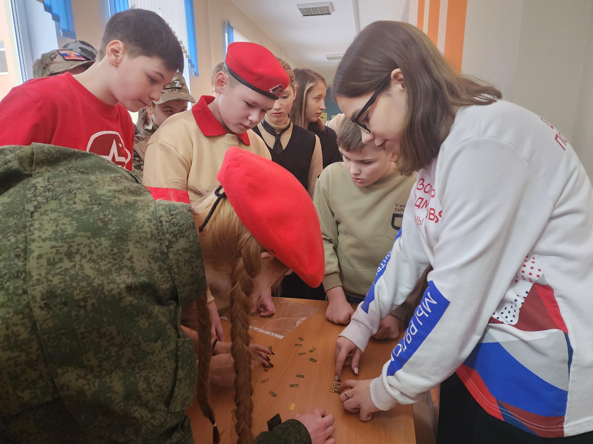 «Воспитывать патриотизм»: в Пушкино ко Дню защитника Отечества прошел волонтерско-патриотический форум для школьников