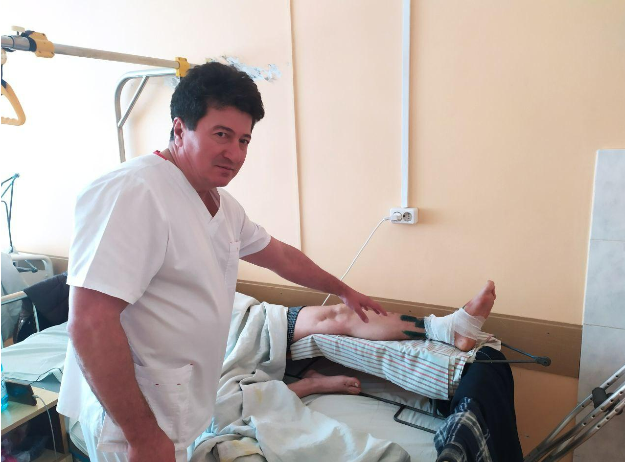 Привяжите палку: врач из Можайска рассказал, что делать, если сломали ногу на улице
