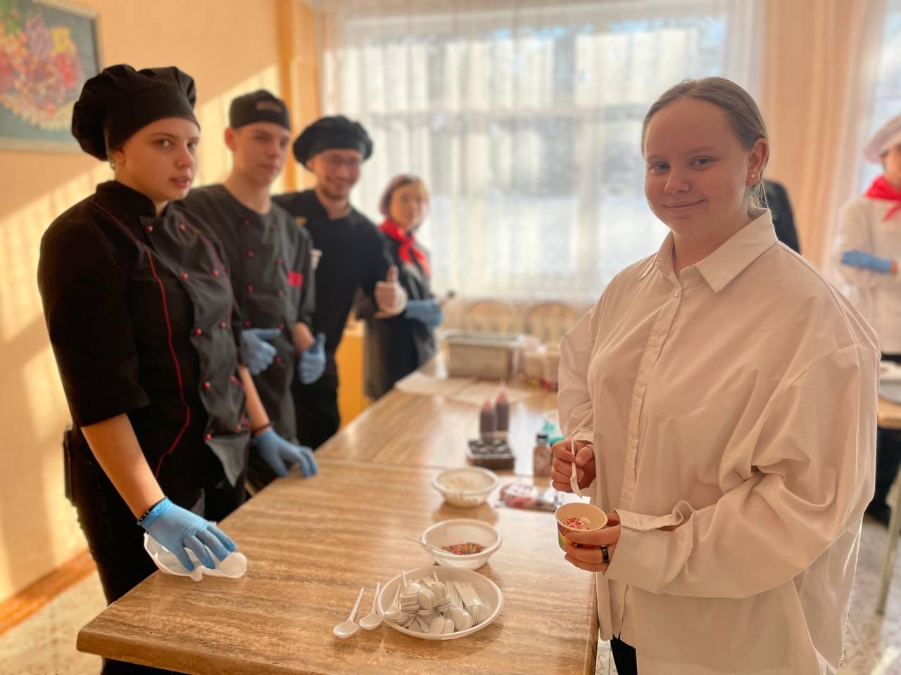 Профессию повара примерили дети из центра «Созвездие» на дне открытых дверей в Тучковском филиале Красногорского колледжа
